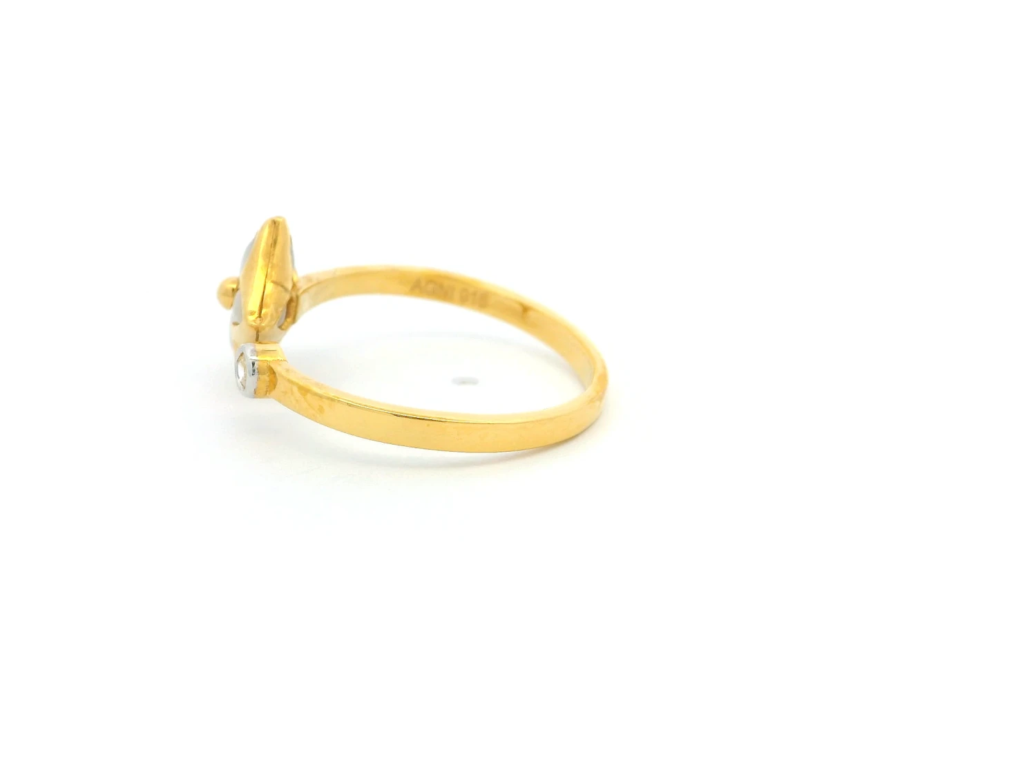 Elegant 22ct Gold Ring With Sparkling Cubic Zirconia Stone | Size M½ 2 Elegant 22ct Gold Ring With Sparkling Cubic Zirconia Stone | Size M½ - Image 2