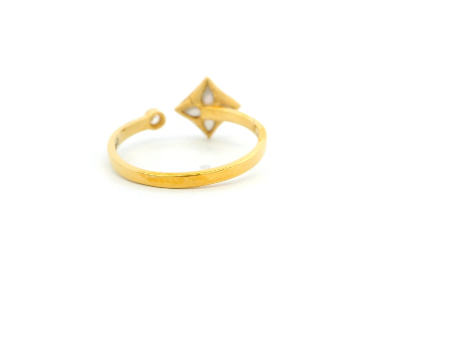Elegant 22ct Gold Ring With Sparkling Cubic Zirconia Stone | Size M½ 3 Elegant 22ct Gold Ring With Sparkling Cubic Zirconia Stone | Size M½ - Image 3