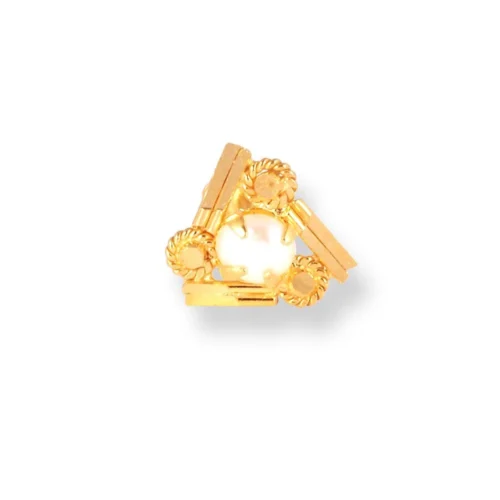 18ct Yellow Gold Screw Back Nose Stud In Triangular Shape With A Cultured Pearl.