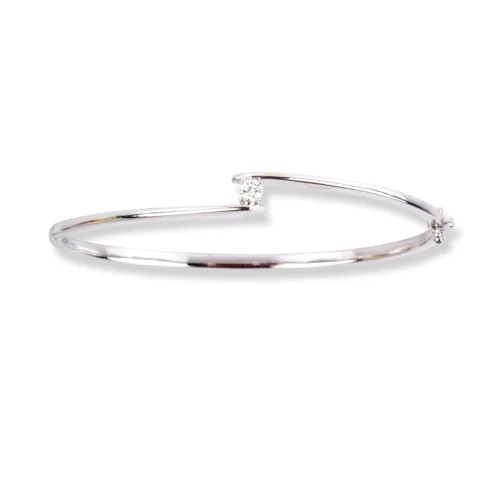 18ct White Gold Solitaire Bangle - Elevate Your Style With Diamond 6 18ct White Gold Solitaire Bangle - Elevate Your Style With Diamond -Shiny Jewelry Hub 18ctWhiteGoldOpenableDiamondBanglewithSolitaireRoundBrilliantDiamondMCS3289 1 scaled