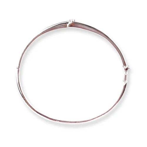 18ct White Gold Solitaire Bangle - Elevate Your Style With Diamond 7 18ct White Gold Solitaire Bangle - Elevate Your Style With Diamond -Shiny Jewelry Hub 18ctWhiteGoldOpenableDiamondBanglewithSolitaireRoundBrilliantDiamondMCS3289 3 scaled