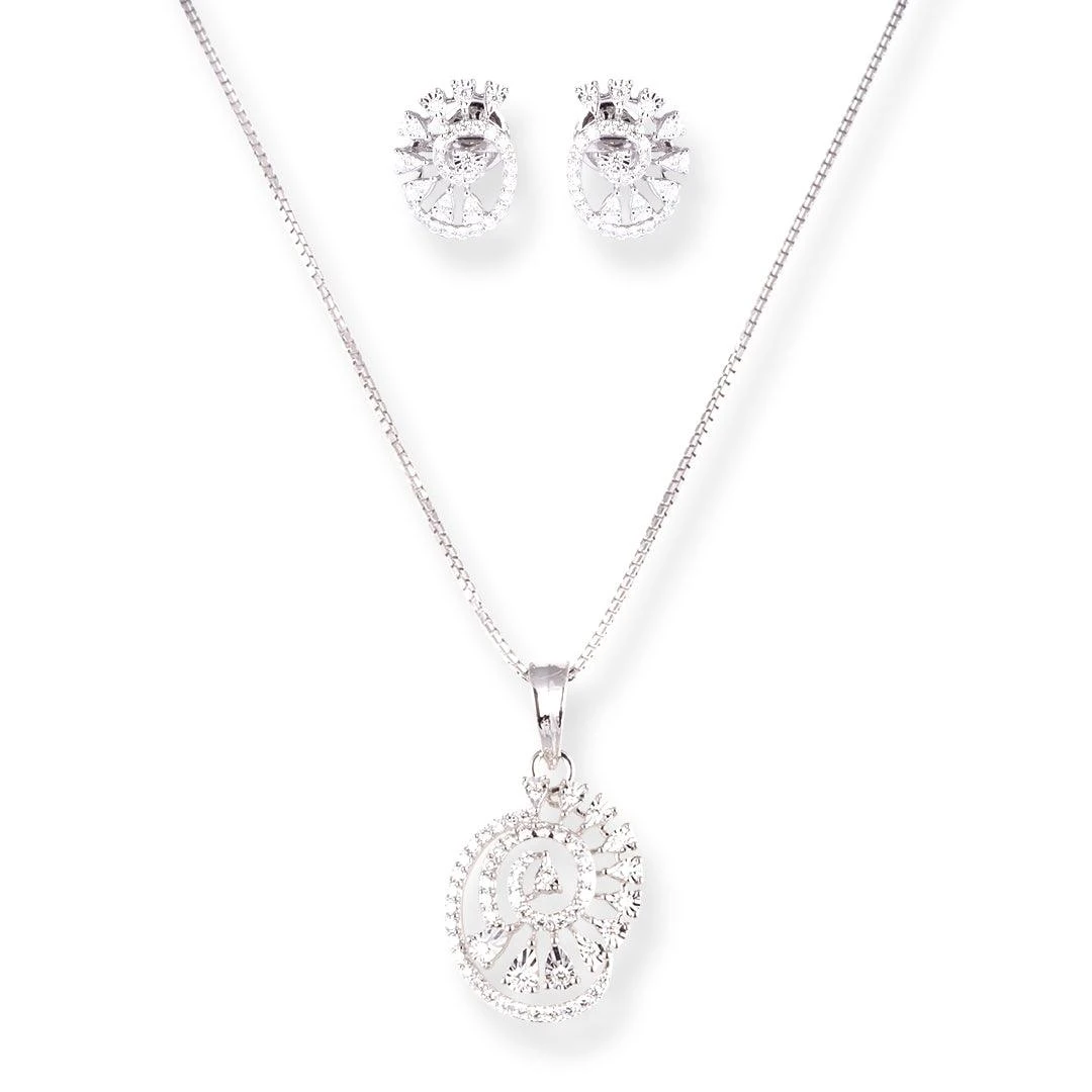 18ct White Gold Pendant & Earrings Set With Diamond Cluster Design – Elegant Women’s Jewellery 1 18ct White Gold Pendant & Earrings Set With Diamond Cluster Design – Elegant Women’s Jewellery