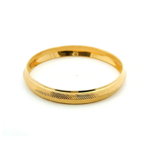22ct Gold Baby Bangle With Diamond Cutting Design.