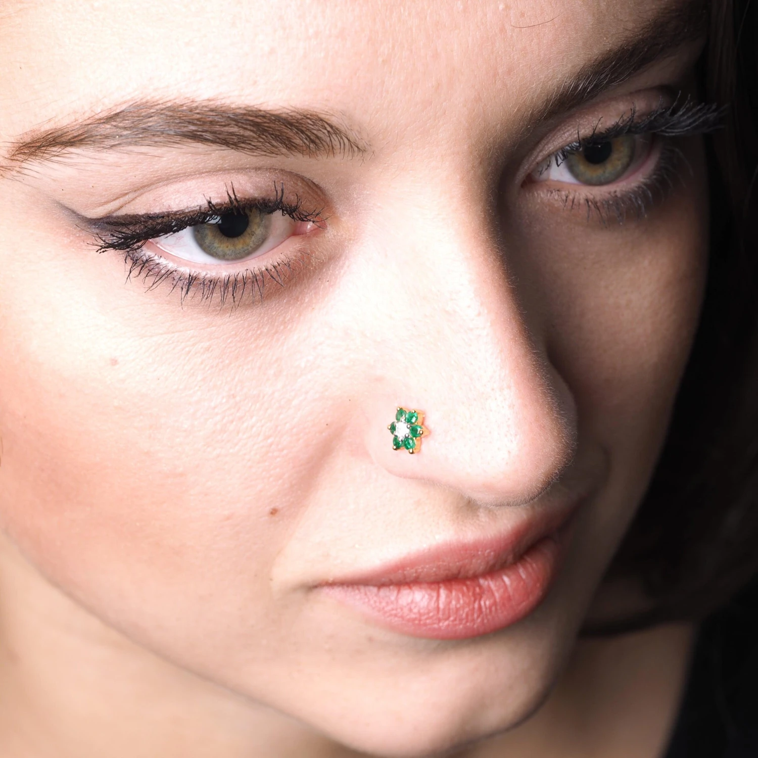 18ct Gold Diamond And Emerald / Sapphire / Ruby / Amethyst / Turquoise Screw Back Nose Stud. 3 18ct Gold Diamond And Emerald / Sapphire / Ruby / Amethyst / Turquoise Screw Back Nose Stud. - Image 3