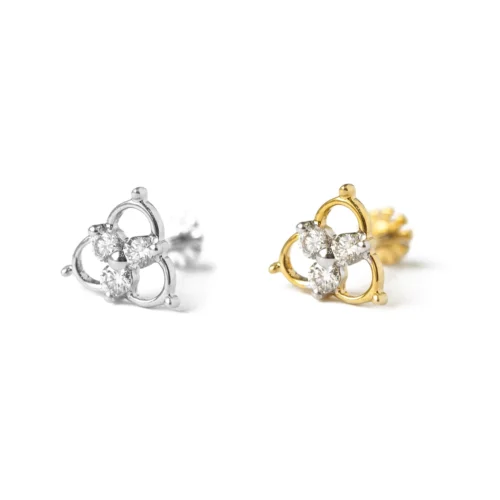 18ct Gold Three Diamond Cluster Screw Back Nose Stud.