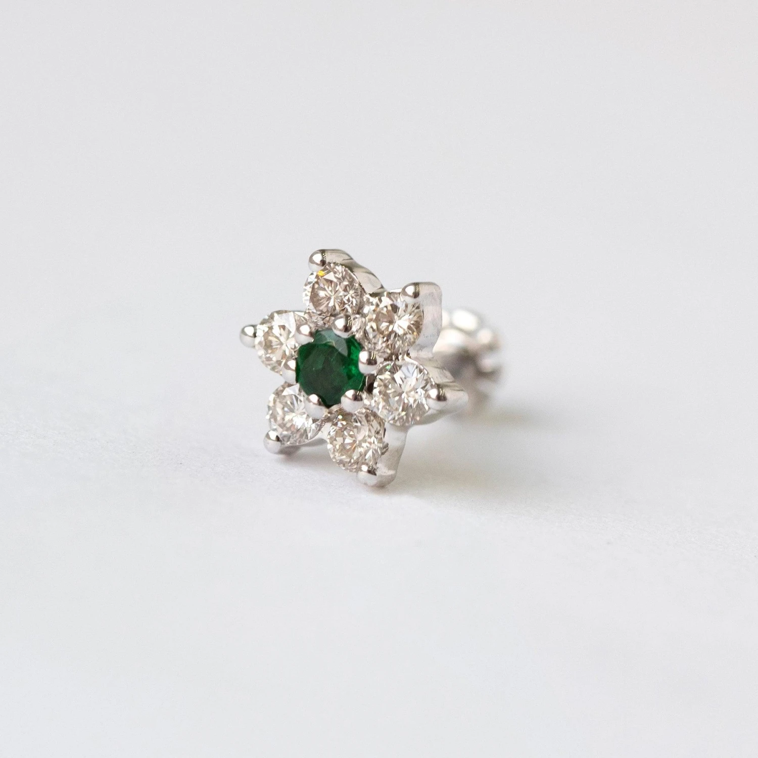 18ct Gold Diamond And Gemstone Screw Back Nose Stud. 5 18ct Gold Diamond And Gemstone Screw Back Nose Stud. - Image 5