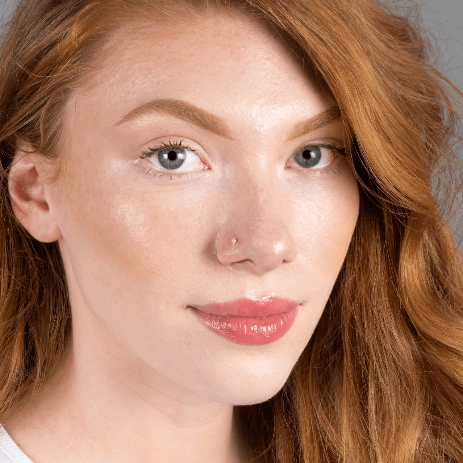 18ct Yellow Gold Screw Back Nose Stud Set With Cubic Zirconia In A Rub Over (Bezel) Setting (2.25mm - 4mm) 2 18ct Yellow Gold Screw Back Nose Stud Set With Cubic Zirconia In A Rub Over (Bezel) Setting (2.25mm - 4mm) - Image 2