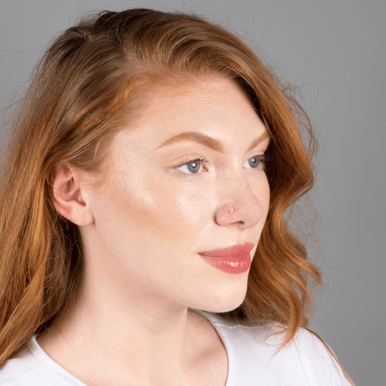 18ct Yellow Gold Screw Back Nose Stud Set With Cubic Zirconia In A Rub Over (Bezel) Setting (2.25mm - 4mm) 4 18ct Yellow Gold Screw Back Nose Stud Set With Cubic Zirconia In A Rub Over (Bezel) Setting (2.25mm - 4mm) - Image 4