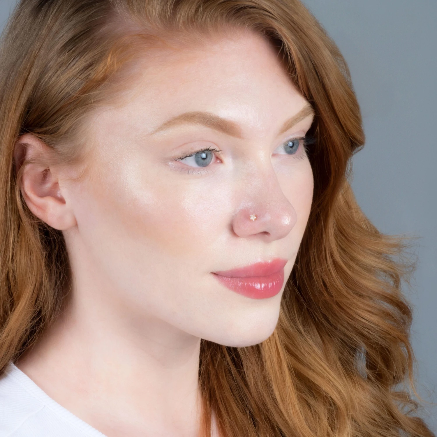 18ct Yellow Gold Screw Back Nose Stud Set With A Star Shaped Cubic Zirconia (3mm - 3.5mm). 3 18ct Yellow Gold Screw Back Nose Stud Set With A Star Shaped Cubic Zirconia (3mm - 3.5mm). - Image 3