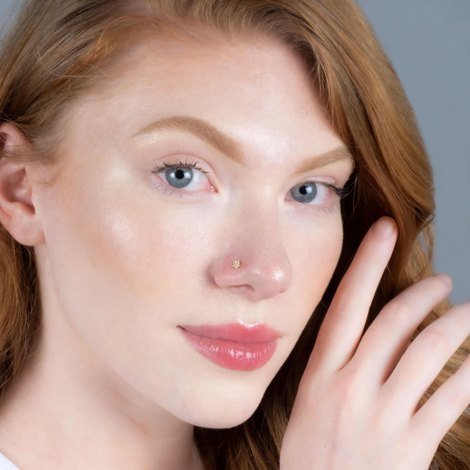 18ct Yellow Gold Screw Back Nose Stud Set With A Star Shaped Cubic Zirconia (3mm - 3.5mm). 2 18ct Yellow Gold Screw Back Nose Stud Set With A Star Shaped Cubic Zirconia (3mm - 3.5mm). - Image 2