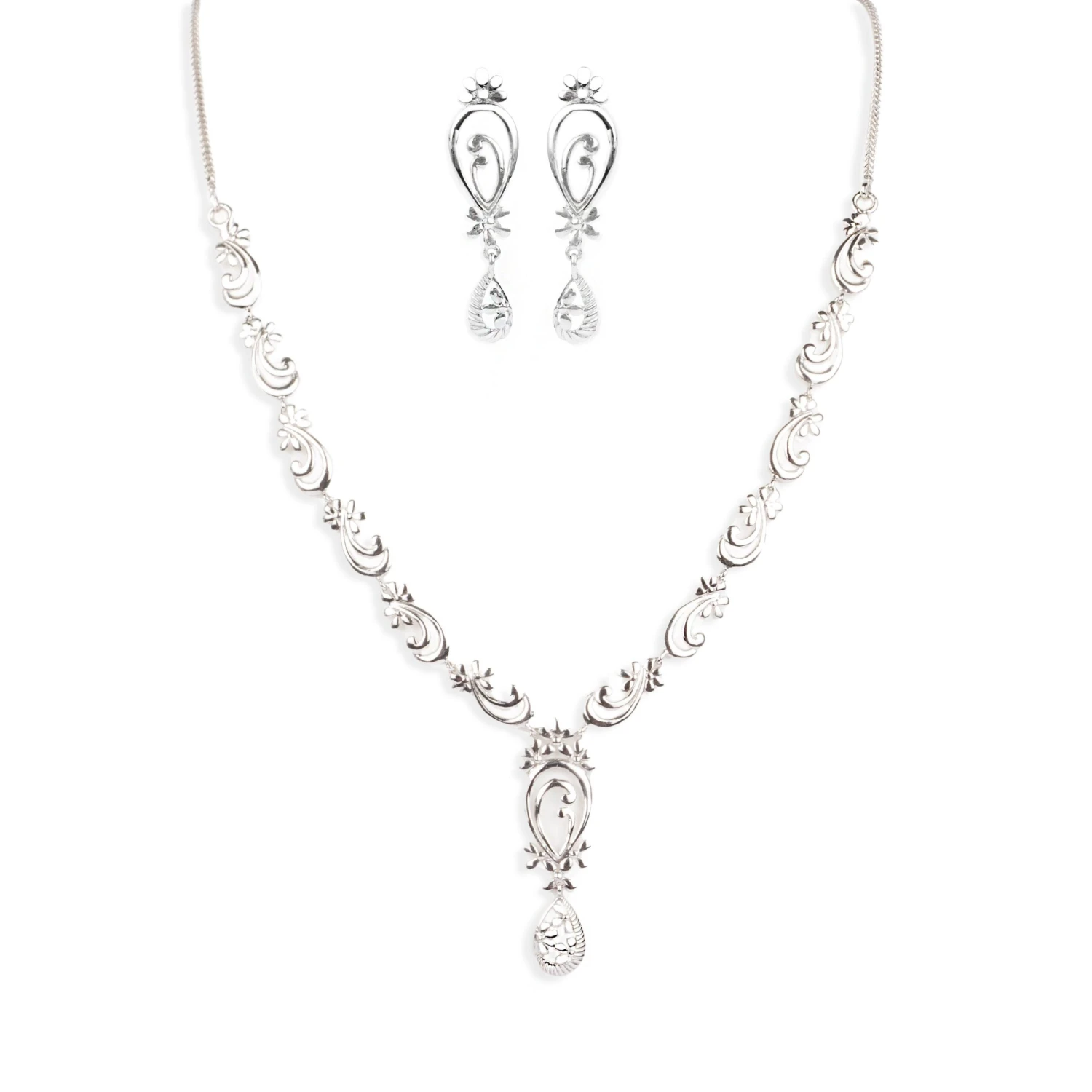 18ct White Gold Necklace And Earrings Set (13.2g) P&E14006 1 18ct White Gold Necklace And Earrings Set (13.2g) P&E14006