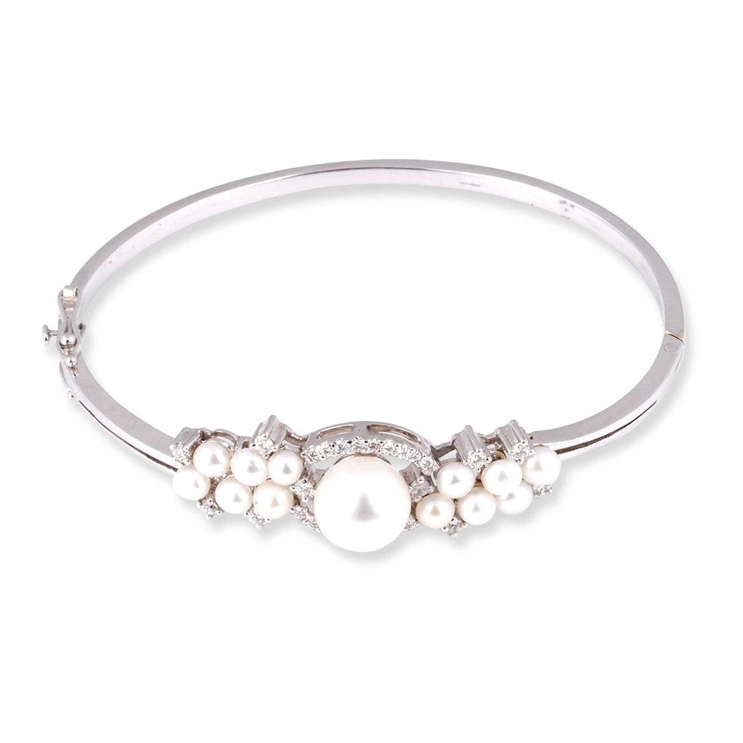 18ct Gold Openable Cultured Pearl & Diamond Bangle - Elegant Diamond Pearl Bangle 2 18ct Gold Openable Cultured Pearl & Diamond Bangle - Elegant Diamond Pearl Bangle - Image 2