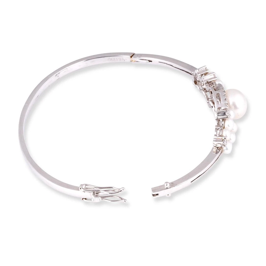 18ct Gold Openable Cultured Pearl & Diamond Bangle - Elegant Diamond Pearl Bangle 3 18ct Gold Openable Cultured Pearl & Diamond Bangle - Elegant Diamond Pearl Bangle - Image 3