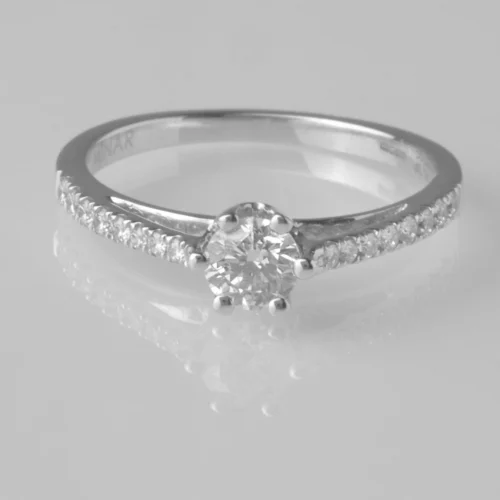 18ct White Gold Diamond Engagement Ring R034064